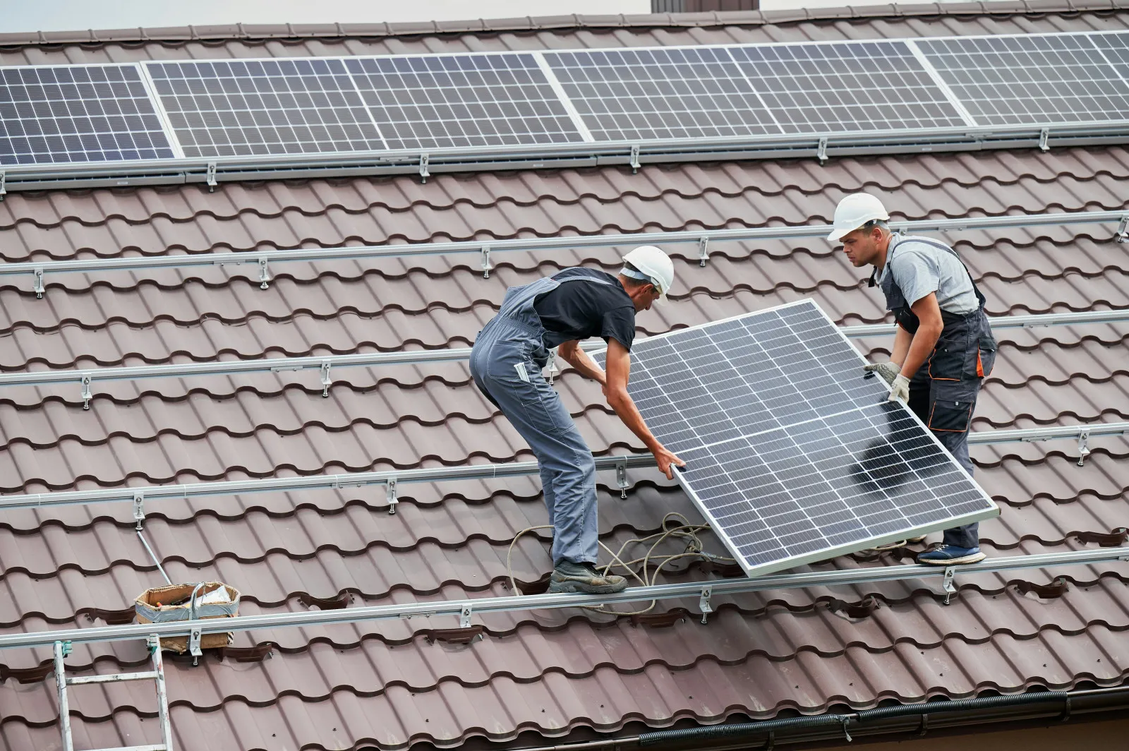 Město nabízí obyvatelům zdarma tepelná čerpadla i fotovoltaiku. Proč jsou lidé stále na vážkách?