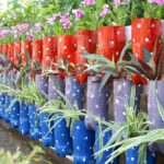 Plastové lahve naplněné pískem? Geniální Plot pro rajčata bez kůlů