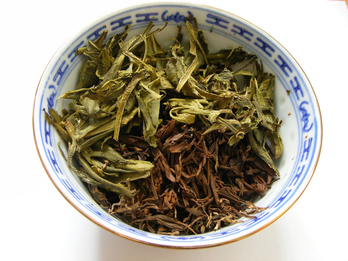 Použitá čajová infúze do půdy: proč to květiny zbožňují a co se v nich skrývá