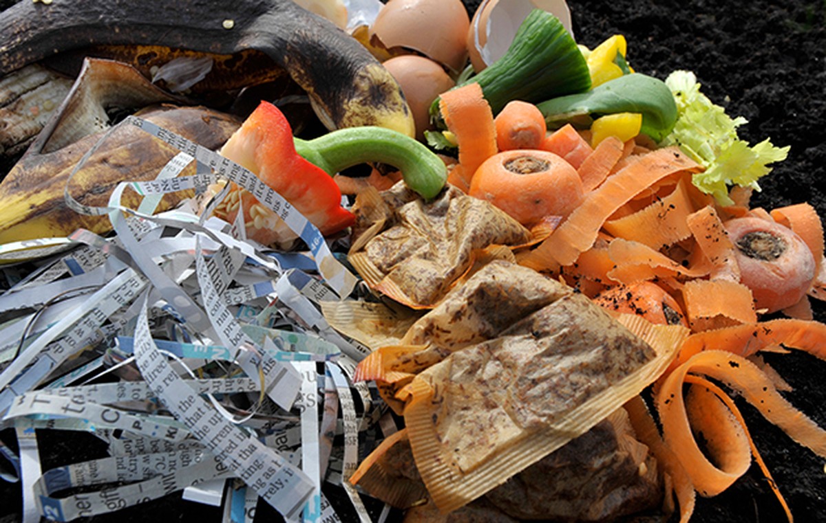 Staré noviny v kompostu? Odborník radí, co se nesmí psát