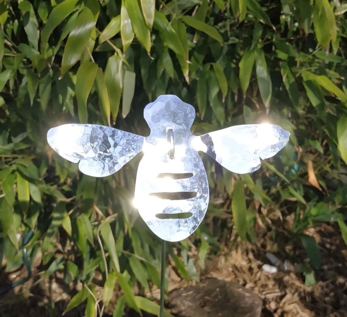 Hliníková fólie pod medonoskou: proč včely zbožňují tento trik - image 1