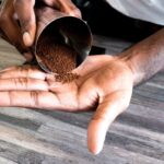 Kafemolka na osivo: geniální úspora místa v truhlíku