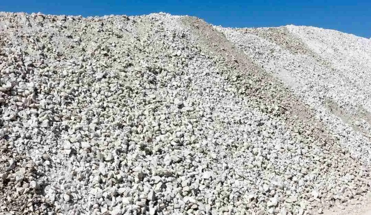 Vápenec v zahradě: jak z něj udělat přírodní hnojivo zdarma - image 1