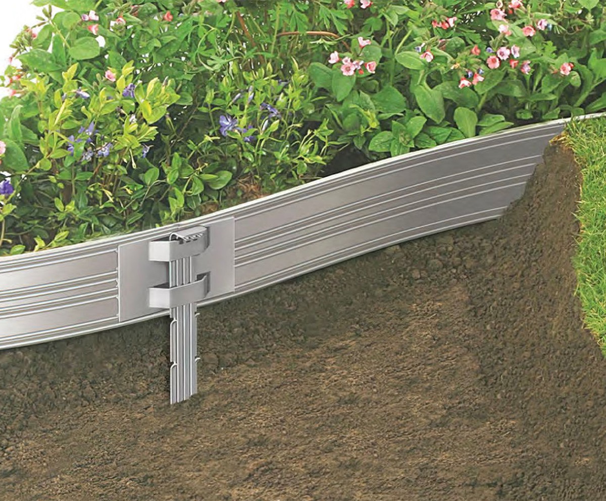 Zahradníci ti nikdy neřeknou: proč staví hliníkové pásy kolem postelek