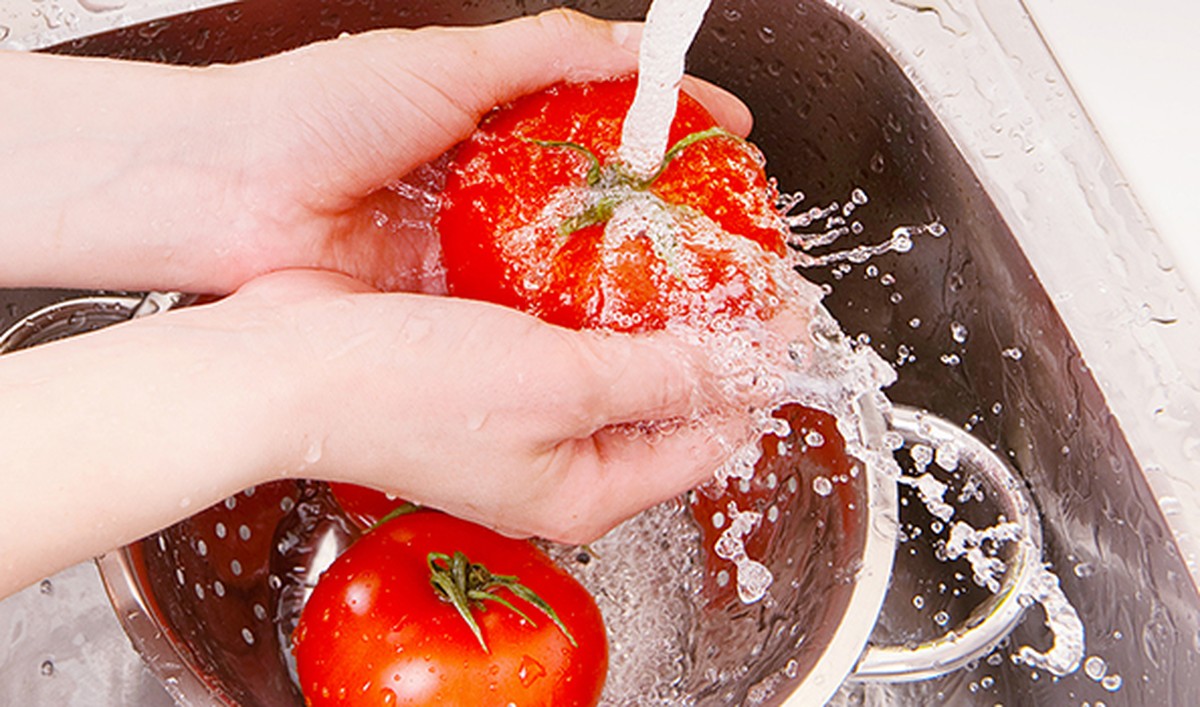 Zahradníci varují: nikdy neumývejte rajče touto vodou