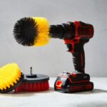 Připněte si kartáč na vrtačku a zahrada se změní za 20 minut