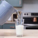 Proč staří zemědělci přidávají mléko do vody na zavlažování